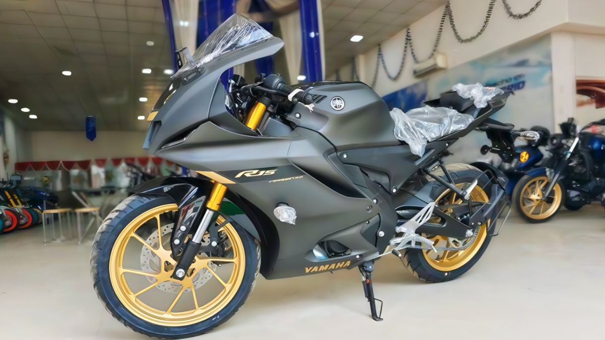 Yamaha R15 V4